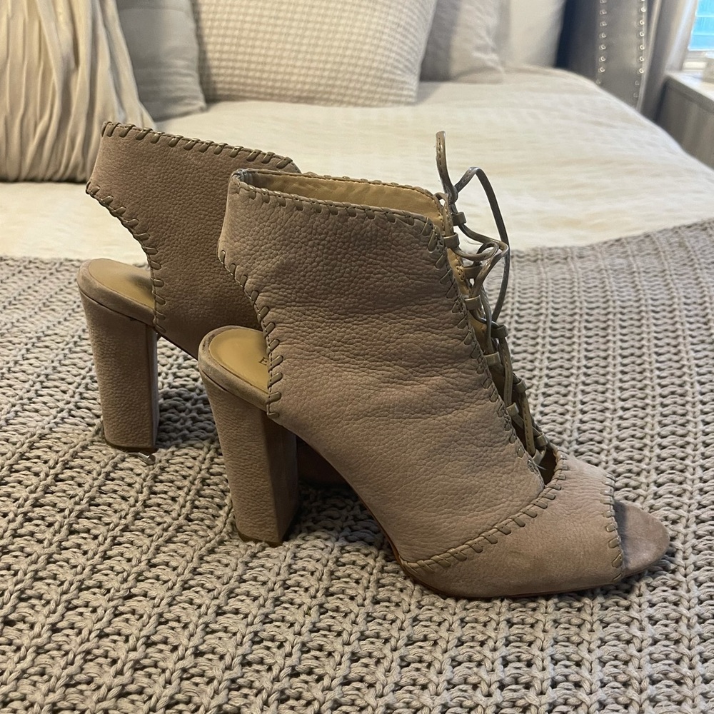 Enzo Angiolini Tie Up Heels | Suede Gray/Taupe | Size 8